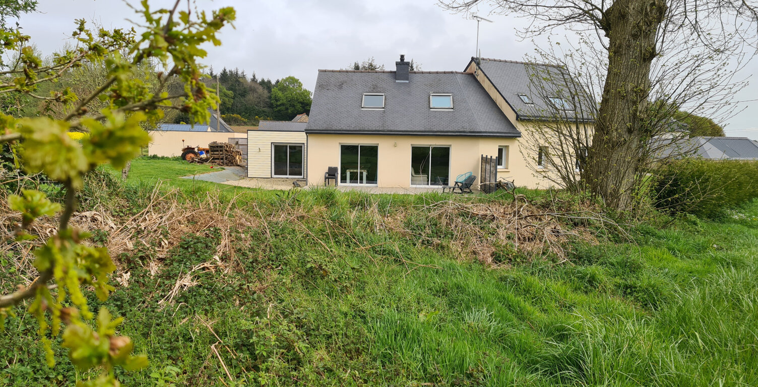 Maison familiale de 2006 avec vie de plain-pied, 5 chambres et 2 garages sur 2 000 m2 de terrain. — photo 1