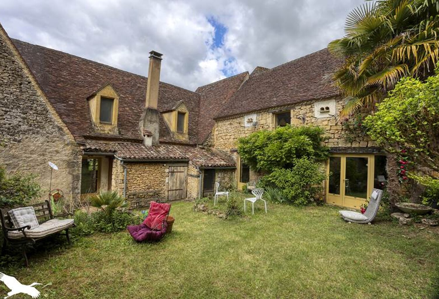 Maison en pierre de 10 pièces principales — photo 1