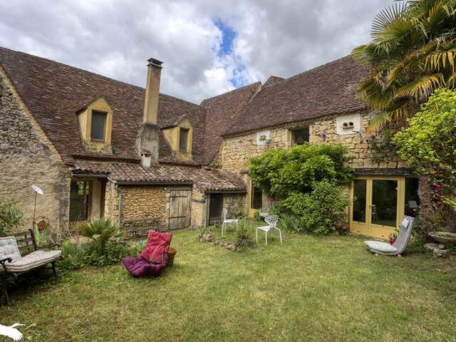 Maison en pierre de 10 pièces principales — photo du bien