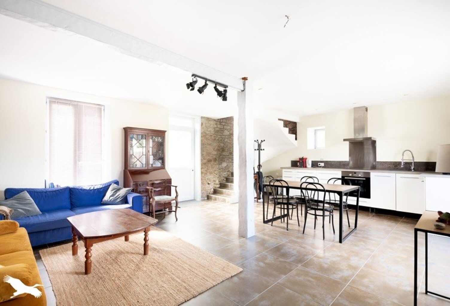 Maison en pierre de 4 pièces principales — photo 1