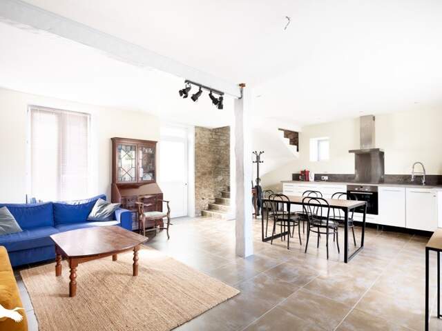 Maison en pierre de 4 pièces principales — photo du bien