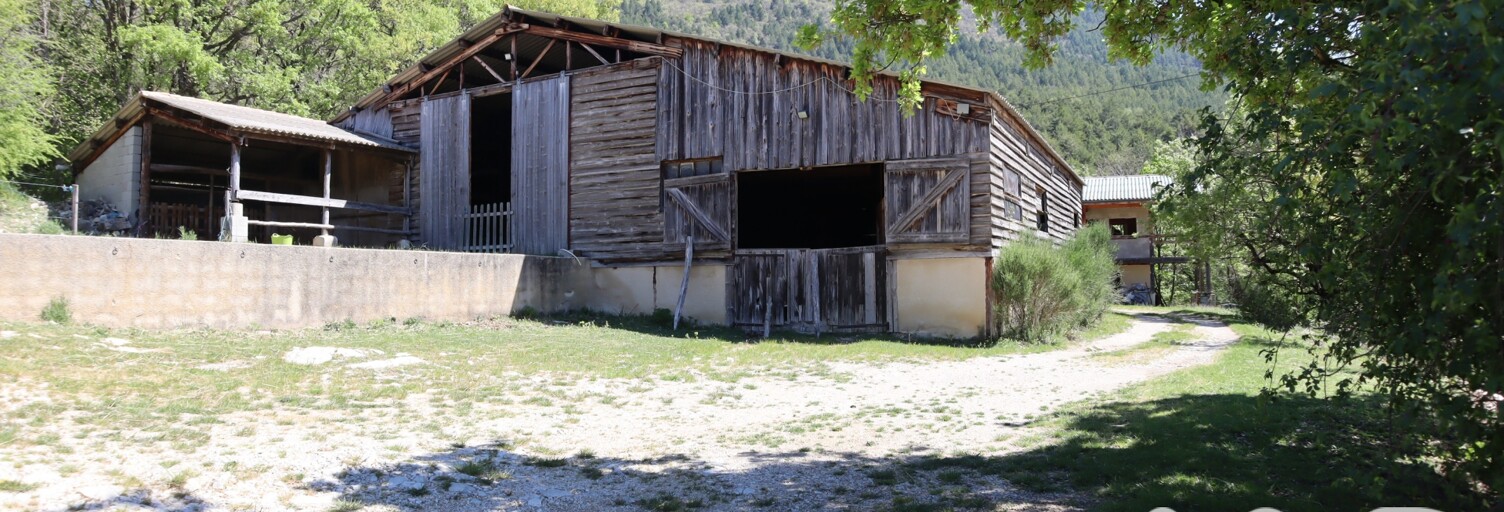 Terrain  740235 m² à vendre à La Roche-sur-le-Buis (26170)