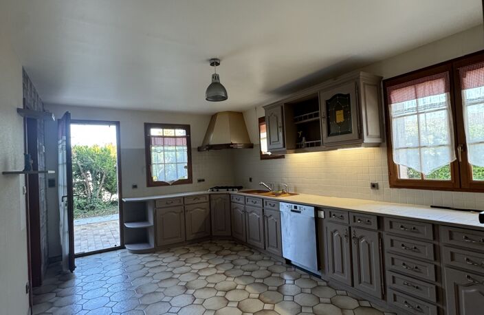 Vente Maison/villa 10 pièces — photo 2