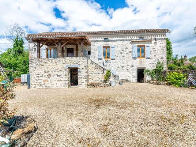 Maison en pierre de 5 pièces principales — photo du bien