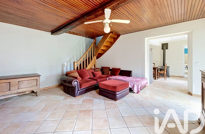 Vente Maison/villa 8 pièces — photo 2