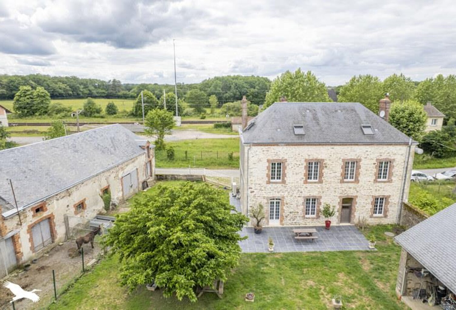 Maison en pierre de 7 pièces principales — photo 1