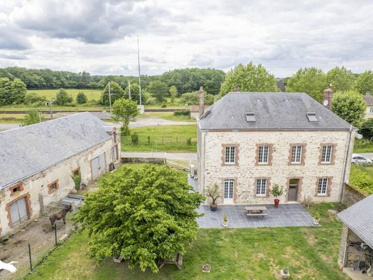 Maison en pierre de 7 pièces principales — photo 1