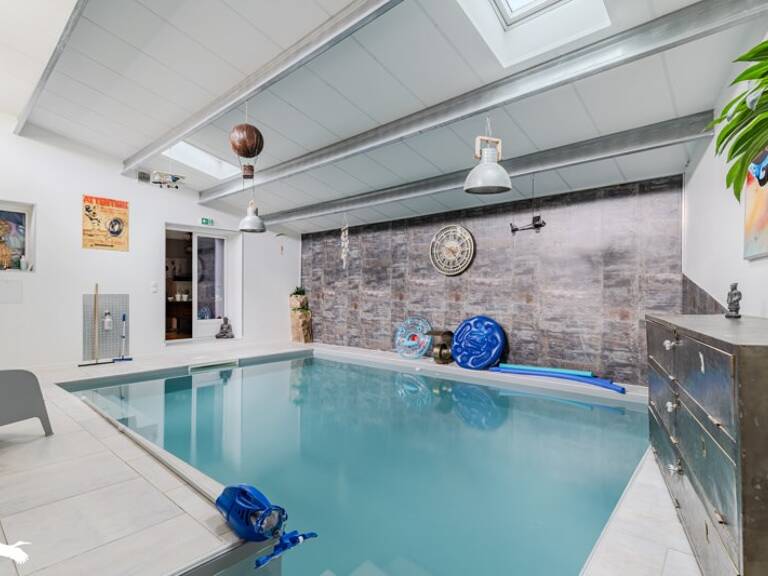 Maison en pierre de 7 pièces principales — photo 1