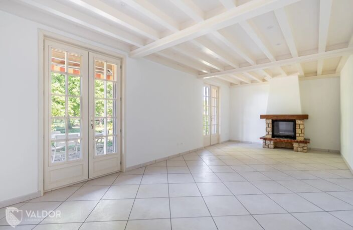 Maison de plain-pied climatisée à Saint-Bernard sur 909 m² de terrain plat — photo 2
