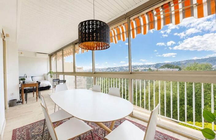 Chambrun / bas Gairaut, vaste 2 pièces, parfait état, terrasse, vue dégagée, possibilité parking — photo 2
