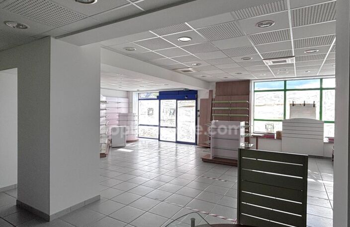 Maison de village SAINT DENIS DE GASTINES (53) — photo 5