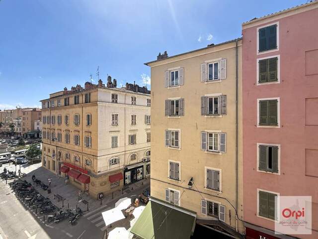 Appartement À Vendre — photo du bien
