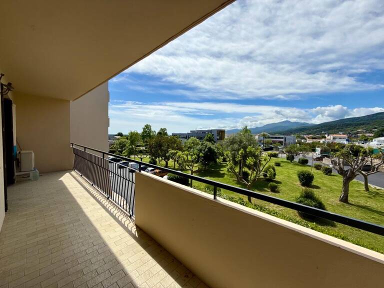 Appartement T4 de 83 m² à rénover - Terrasses, parking et cave - BORGO — photo 1