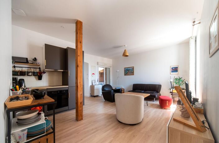 Appartement À Vendre - T3 en plein centre-ville avec grande terrasse — photo 2