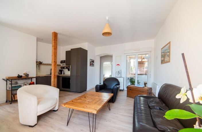 Appartement À Vendre - T3 en plein centre-ville avec grande terrasse — photo 3