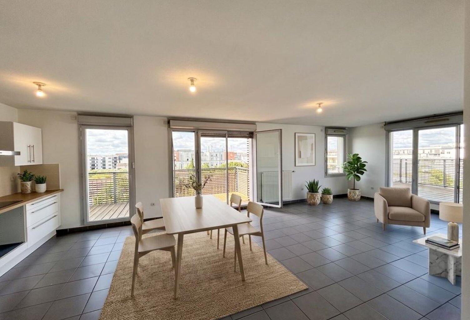 Toulouse Nord proche métro Appartement 5 pièces terrasse double parking À Vendre — photo 1