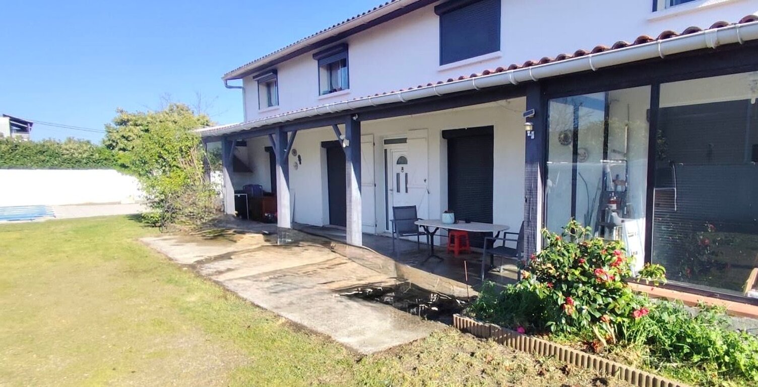 Appartement en RDC T4 125 M2 AVEC JARDIN DE 600 M2 + PISCINE PRIVEE — photo 1