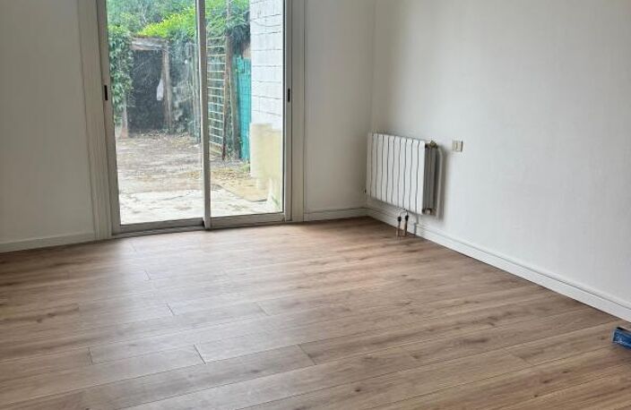 Appartement en RDC T4 125 M2 AVEC JARDIN DE 600 M2 + PISCINE PRIVEE — photo 3