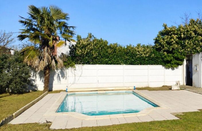Appartement en RDC T4 125 M2 AVEC JARDIN DE 600 M2 + PISCINE PRIVEE — photo 5