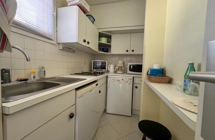 DUPLEX - PROXIMITE PLAGE et COMMERCES - LOGGIA PLEIN SUD - CAVE et AIRE DE PARKING — photo 4