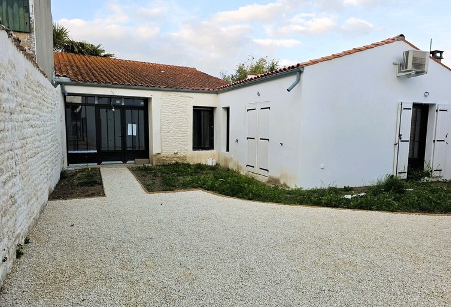 Charente Maritime (17), AV belle maison 6 pièces 101m² sur terrain 210m² idéalement située cœur ville DOLUS OLERON — photo 1