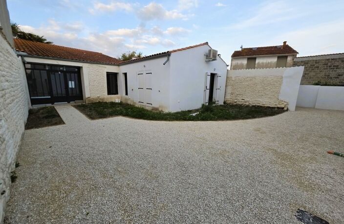 Charente Maritime (17), AV belle maison 6 pièces 101m² sur terrain 210m² idéalement située cœur ville DOLUS OLERON — photo 2