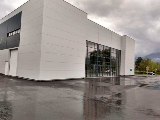 Local commercial à louer proche de CHAMBERY (73)576 m² — photo du bien