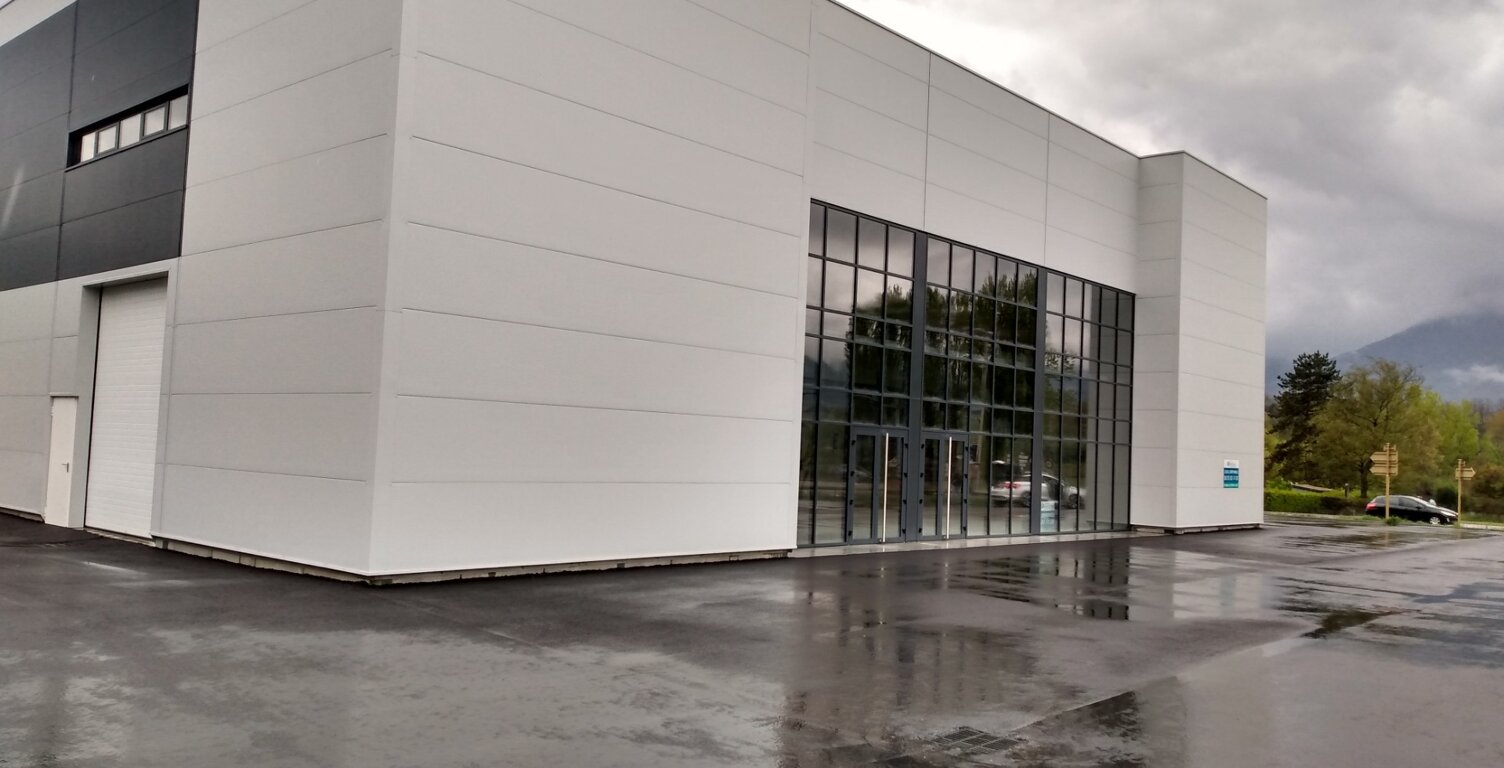 Local commercial à louer proche de CHAMBERY (73)576 m² — photo 1
