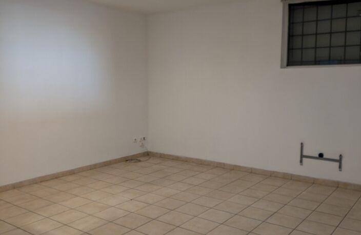 Local commercial à louer proche de CHAMBERY (73)576 m² — photo 5