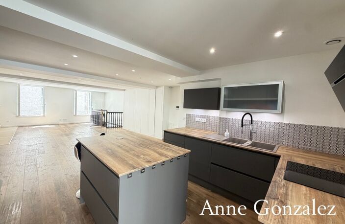 ORLEANS Coeur de ville entre bords de Loire et Halles Châtelet, à vendre superbe maison rénovée avec qualité : pièce de réception de 75 m2, cuisine ouverte récente, quatre chambres et terrasse 12,50 m — photo 3