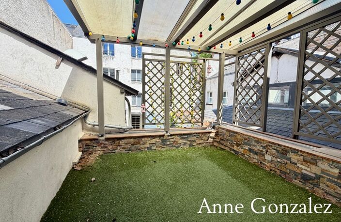 ORLEANS Coeur de ville entre bords de Loire et Halles Châtelet, à vendre superbe maison rénovée avec qualité : pièce de réception de 75 m2, cuisine ouverte récente, quatre chambres et terrasse 12,50 m — photo 5