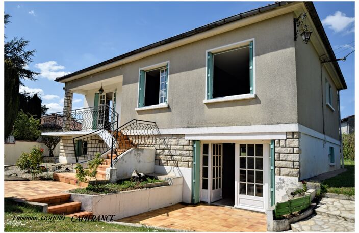 Maison à vendre 8  pièces AIGONDIGNE (79): Maison sur 2 niveaux aménagés, 3 chambres, grand garage (103 m2), dépendances, terrain clos — photo 2