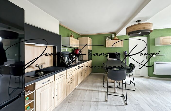 Vire, proche de l'Hippodrome, maison de ville rénovée avec trois chambres — photo 4
