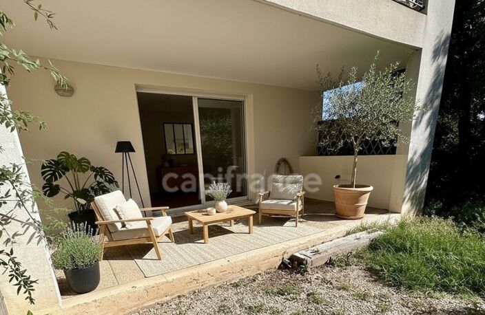 Appartement à vendre 2 pièces, terrasse, grand jardin, garage fermé et place de parking extérieur Château Gombert (13) — photo 2