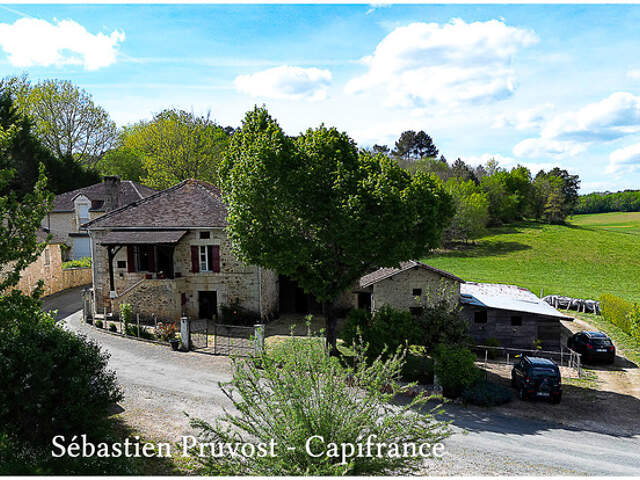 Proche de BRANTOME (24)Fermette à vendre 62m2, Combles 90m2, Grange 140m2, Dépendance, Terrain 5835m2 — photo du bien