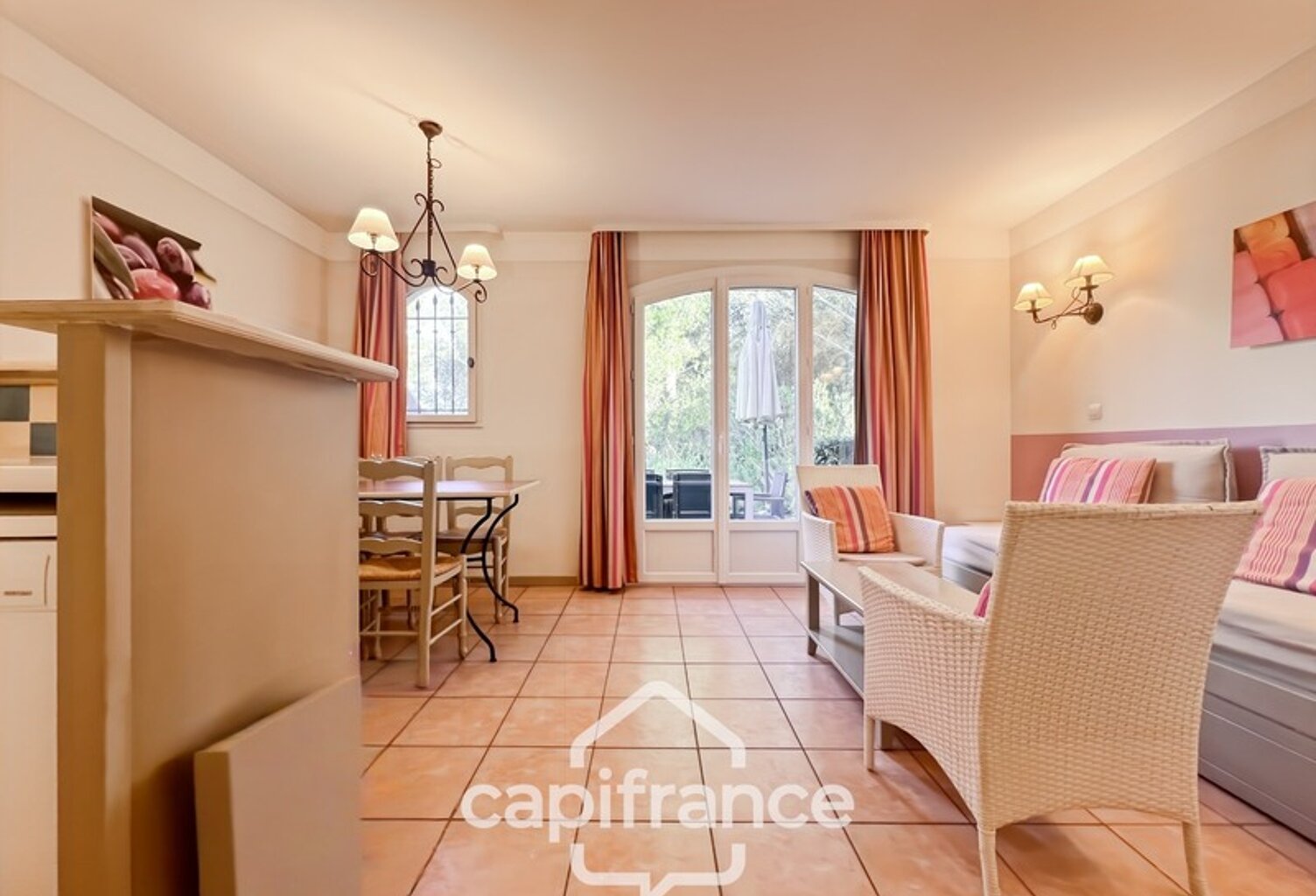 DOMAINE de PONT ROYAL, investissement locatif d'un charmant bastidon de 43 m2 , entretenu , élevé d'un étage composé de 2 chambres, jardin et emplacement pour le véhicule — photo 1