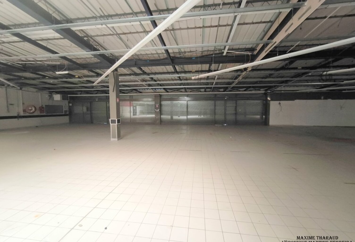 LOCAL COMMERCIAL DE GRANDE SURFACE – MULTIPLES POSSIBILITÉS D’EXPLOITATION VIERZON (18100) — photo 1