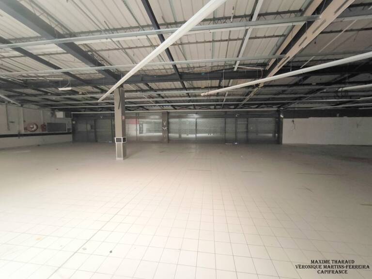 LOCAL COMMERCIAL DE GRANDE SURFACE – MULTIPLES POSSIBILITÉS D’EXPLOITATION VIERZON (18100) — photo 1
