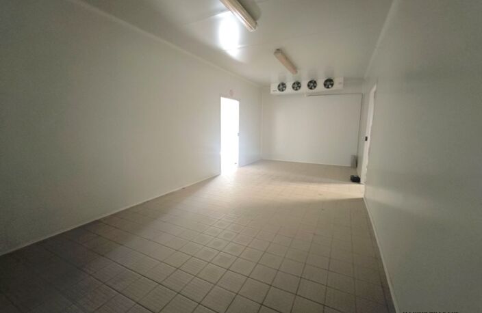 LOCAL COMMERCIAL DE GRANDE SURFACE – MULTIPLES POSSIBILITÉS D’EXPLOITATION VIERZON (18100) — photo 4