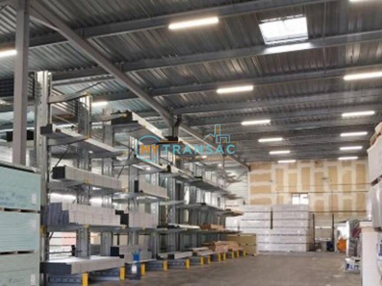 Combs A LOUER local de 1 364m² — photo 1