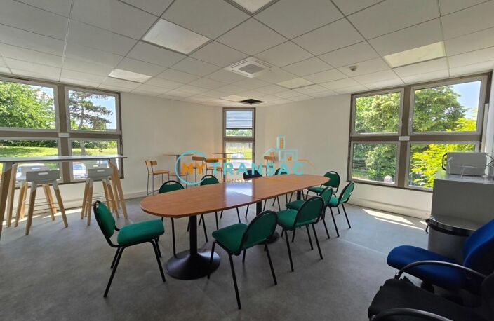 IMMEUBLE DE BUREAUX indépendant - A LOUER - TORCY 77 - MY Transac - Bâtiment indépendant avec nombreux parking à proximité des transports — photo 5