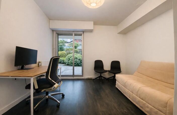 Situées à 1 minute du métro Ligne 9 (Station Billancourt), nous vous proposons à la location, dans un Immeuble mixte au cadre verdoyant, une surface de bureaux en rez-de-chaussée de 50 m² — photo 2
