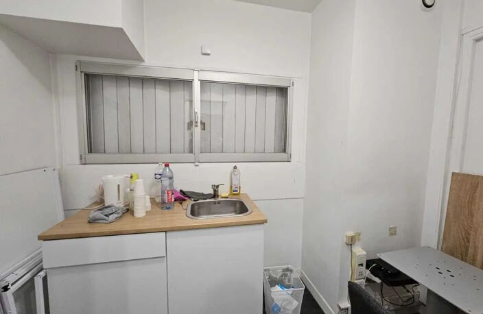 Situées à 1 minute du métro Ligne 9 (Station Billancourt), nous vous proposons à la location, dans un Immeuble mixte au cadre verdoyant, une surface de bureaux en rez-de-chaussée de 50 m² — photo 3
