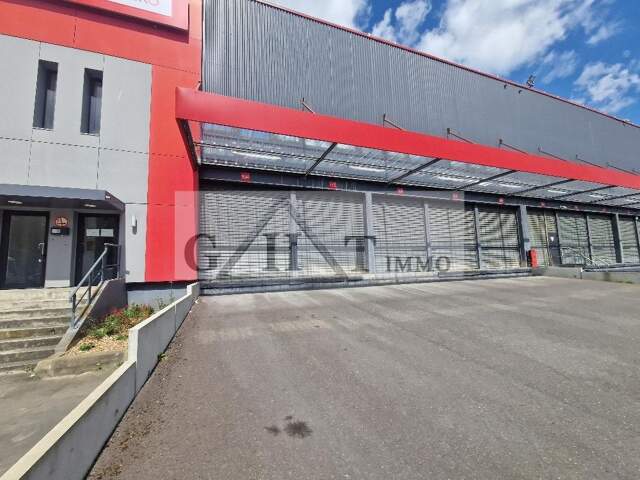 A LOUER 1718M² ENTREPOT BUREAUX AU BLANC MESNIL — photo du bien