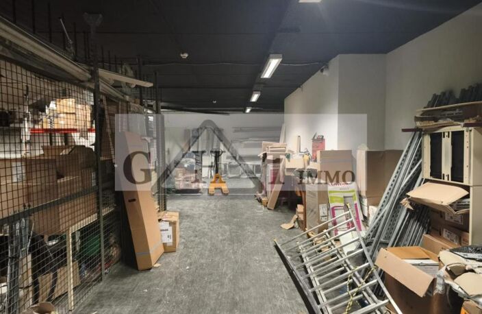1240 m² d'entrepot bureaux indépendant à vendre à TORCY — photo 2