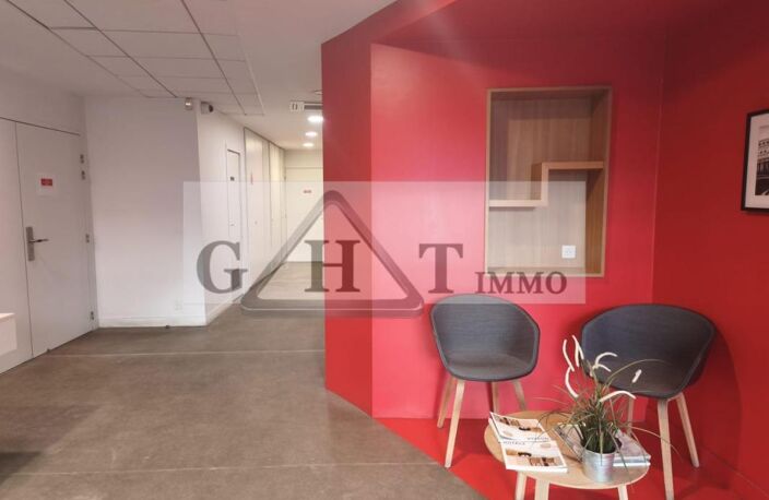 1240 m² d'entrepot bureaux indépendant à vendre à TORCY — photo 4