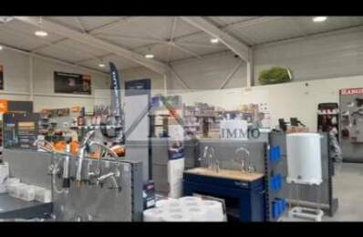 1000 m² ENTREPOT BUREAUX EN ZONE COMMERCIALE — photo du bien