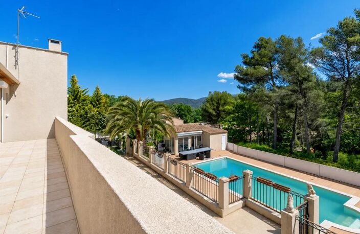 Maison de 8 pièces de 203 m² à Auriol — photo 4