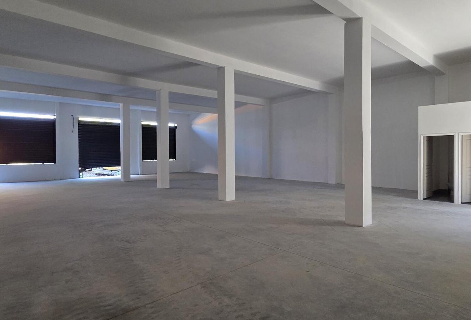 A LOUER LOCAL 300M² ST SUZANNE — photo 1