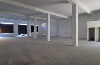A LOUER LOCAL 300M² ST SUZANNE — photo du bien